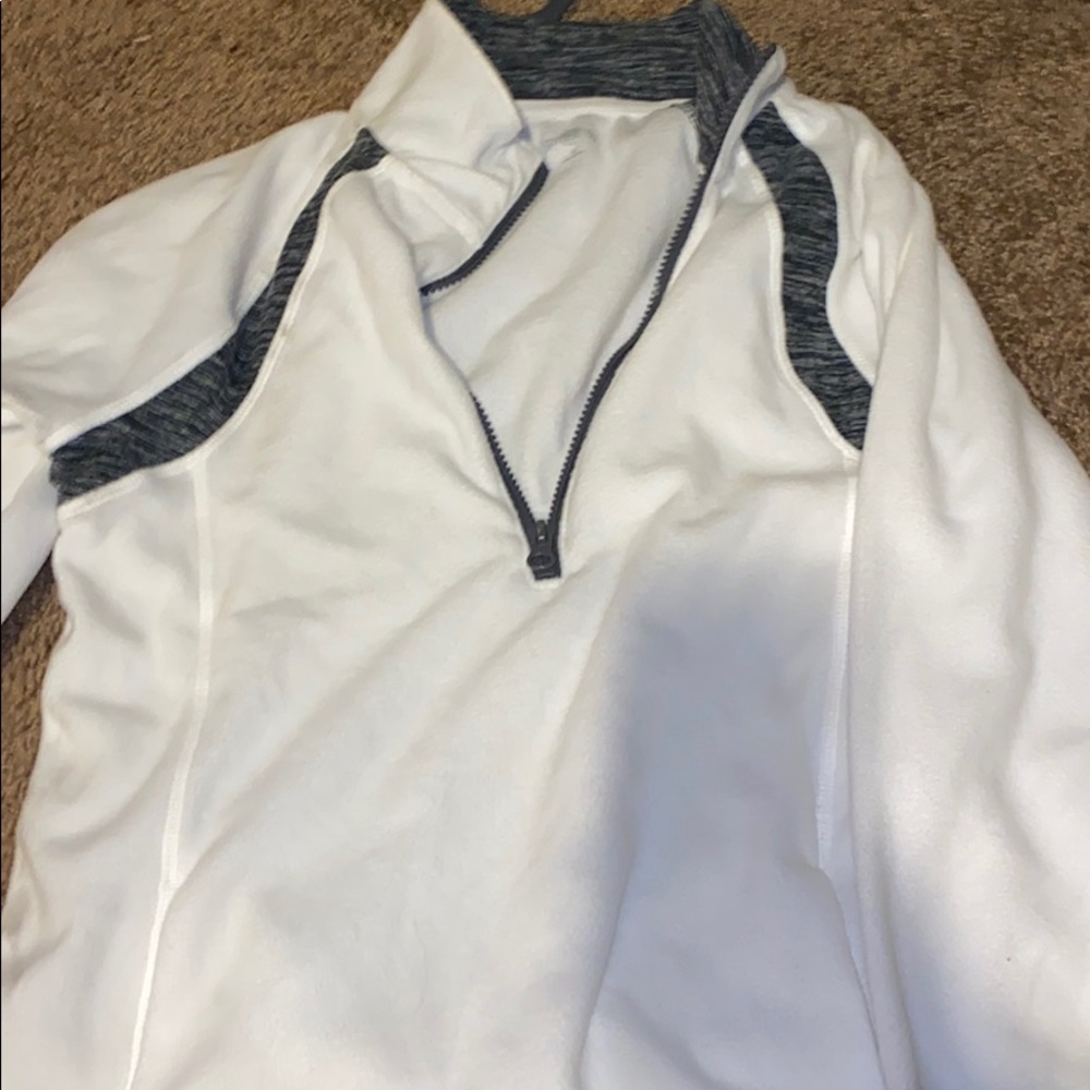 sweat shirt